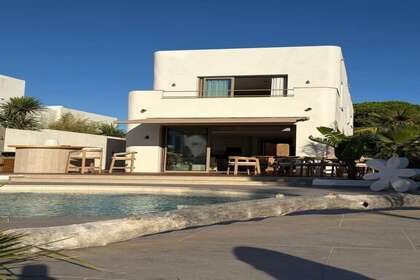 House for sale in Empuriabrava, Girona. 