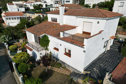 Flat for sale in Canyelles Almadraba (Roses), Girona. 