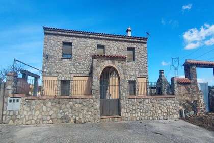 House for sale in Casar de Cáceres. 