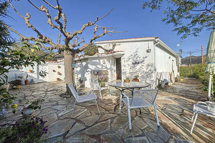 Flat for sale in Parets d´Emporda, Girona. 