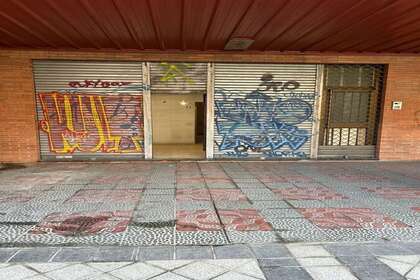 Commercial premise for sale in Valladolid. 