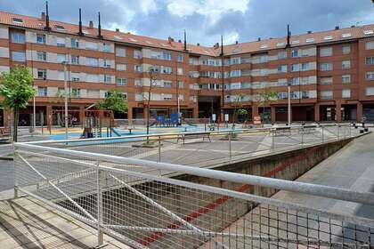 Commercial premise for sale in Gijón, Asturias. 