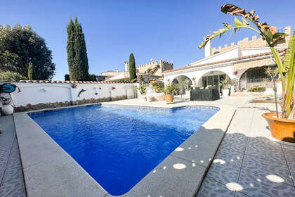 Flat for sale in Empuriabrava, Girona. 