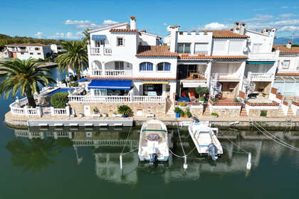 Flat for sale in Empuriabrava, Girona. 