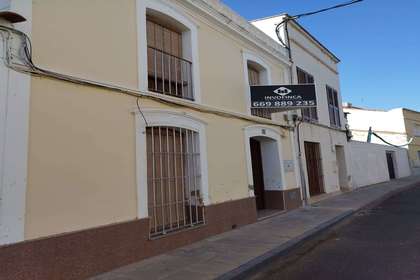 House for sale in Montijo, Badajoz. 
