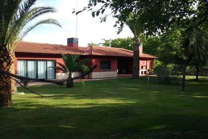 Chalets Luxe verkoop in Urb. Tres-arroyos, Badajoz. 