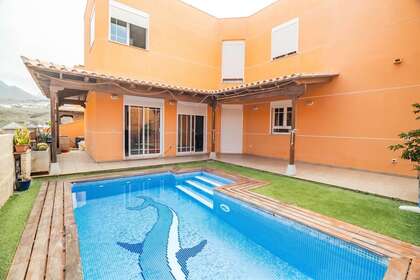 Half vrijstaande huizen verkoop in Los Cristianos, Arona, Santa Cruz de Tenerife, Tenerife. 
