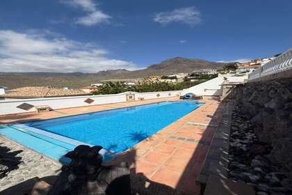 Villa's verkoop in Torviscas, Adeje, Santa Cruz de Tenerife, Tenerife. 