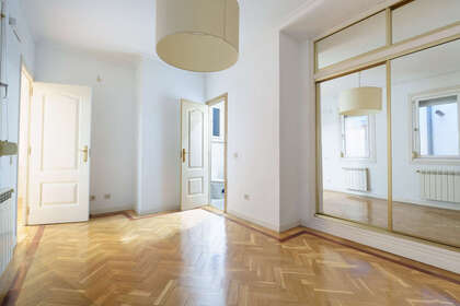 Flat for sale in Trafalgar, Chamberí, Madrid. 