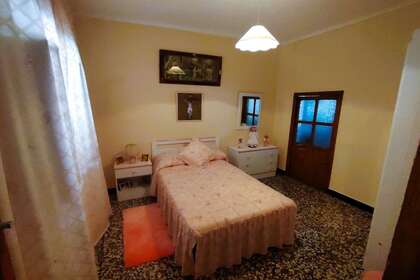 House for sale in Seis de Junio, Valdepeñas, Ciudad Real. 