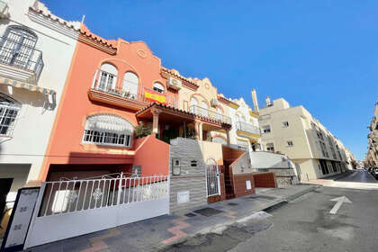 Domy na prodej v Las Lagunas, Fuengirola, Málaga. 