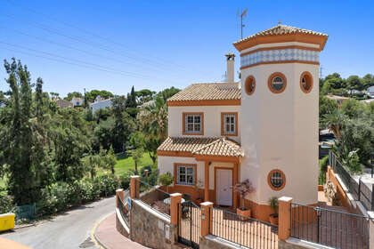 Řadový dům na prodej v Calahonda, Mijas, Málaga. 