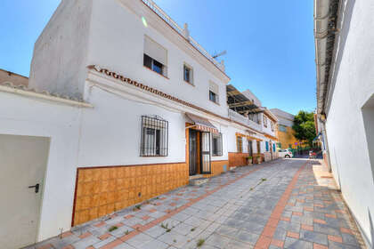 联排别墅 出售 进入 Fuengirola, Málaga. 