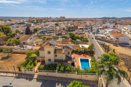 联排别墅 出售 进入 Las Lagunas, Fuengirola, Málaga. 