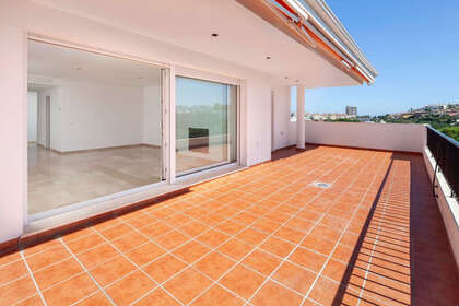 Penthouse for sale in Torrequebrada, Benalmádena, Málaga. 