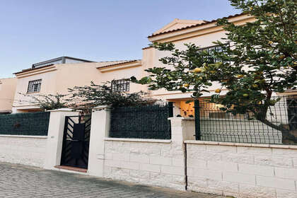 House for sale in Arroyo de la Miel, Benalmádena, Málaga. 