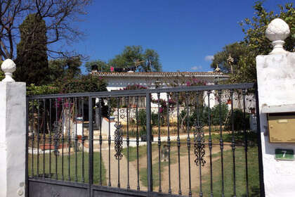 联排别墅 出售 进入 Los Pacos, Fuengirola, Málaga. 
