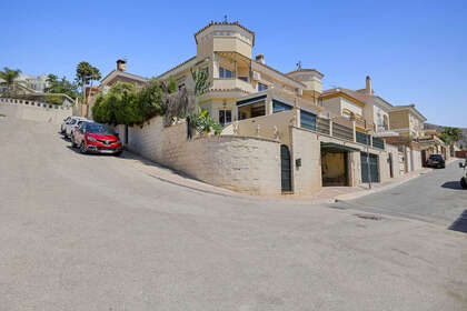 Maison de ville vendre en Benalmádena, Málaga. 