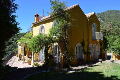 Cluster house for sale in Ojén, Málaga. 