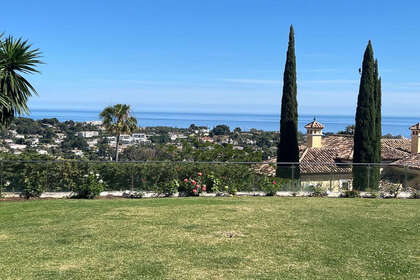 Cluster house for sale in El Paraiso, Estepona, Málaga. 