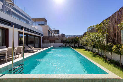 Cluster house for sale in Puerto Banús, Málaga. 