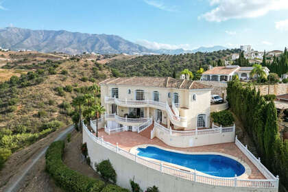 Cluster house for sale in Mijas Golf, Málaga. 