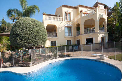 Cluster house for sale in Sierra Blanca, Marbella, Málaga. 