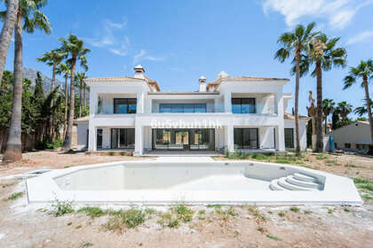 Cluster house for sale in Sierra Blanca, Marbella, Málaga. 