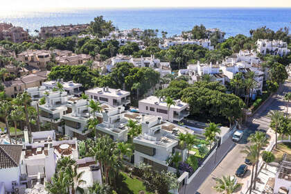 Cluster house for sale in Puerto Banús, Málaga. 