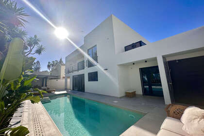 Cluster house for sale in Puerto Banús, Málaga. 