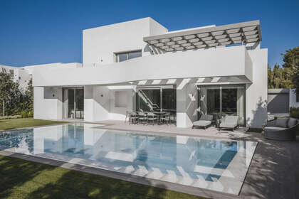 Cluster house for sale in El Paraiso, Estepona, Málaga. 