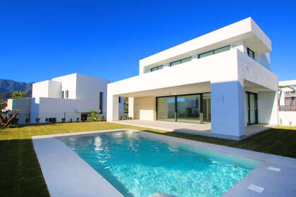 Cluster house for sale in Río Real, Marbella, Málaga. 