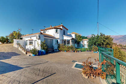 Cluster house for sale in Arenas, Málaga. 