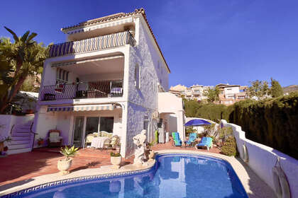 Cluster house for sale in Nerja, Málaga. 