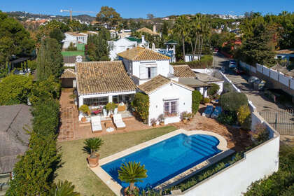 Cluster house for sale in Puerto de Cabopino, Marbella, Málaga. 