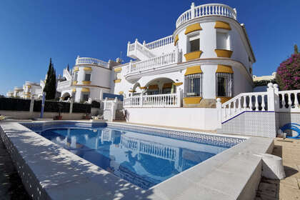 Cluster house for sale in Almayate Alto, Málaga. 