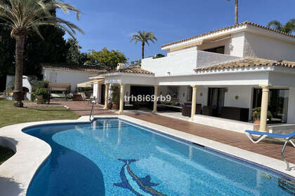 Cluster house for sale in El Paraiso, Estepona, Málaga. 