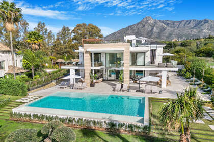 Cluster house for sale in Puerto Banús, Marbella, Málaga. 