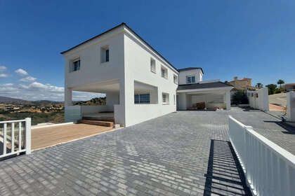 Cluster house for sale in Mijas Golf, Málaga. 