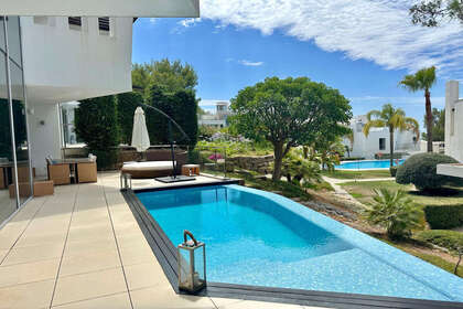 House for sale in Puerto Banús, Marbella, Málaga. 