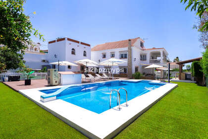 Cluster house for sale in Caleta de Velez, Málaga. 