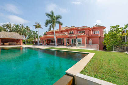 Cluster house for sale in El Paraiso, Estepona, Málaga. 