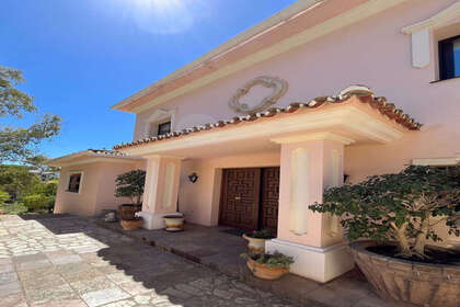 Cluster house for sale in Benahavís, Málaga. 