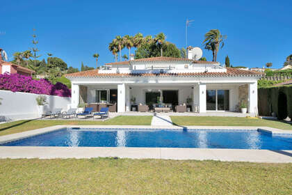 Cluster house for sale in El Paraiso, Estepona, Málaga. 