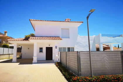 Cluster house for sale in Fuengirola, Málaga. 