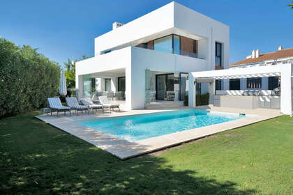 Cluster house for sale in El Paraiso, Estepona, Málaga. 