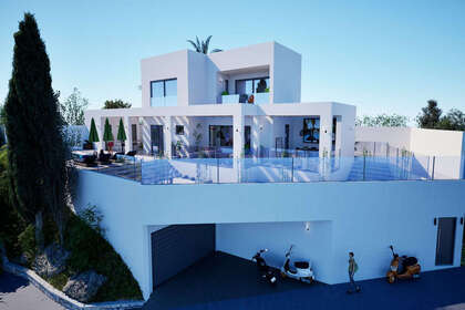 Cluster house for sale in Fuengirola, Málaga. 