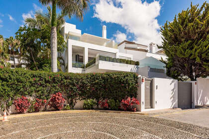 Cluster house for sale in Puerto Banús, Marbella, Málaga. 