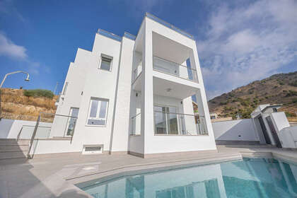 Cluster house for sale in Nerja, Málaga. 