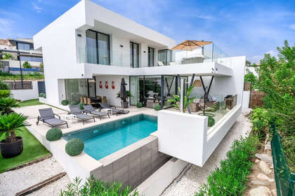 Cluster house for sale in Estepona, Málaga. 